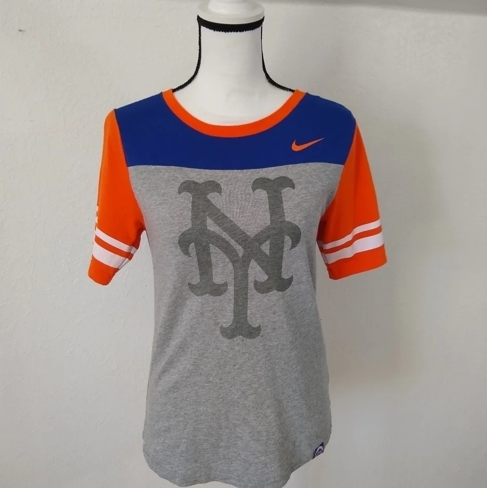 SALE 🛍️ 𝅺NIKE New York Metz team shirt Womens size S